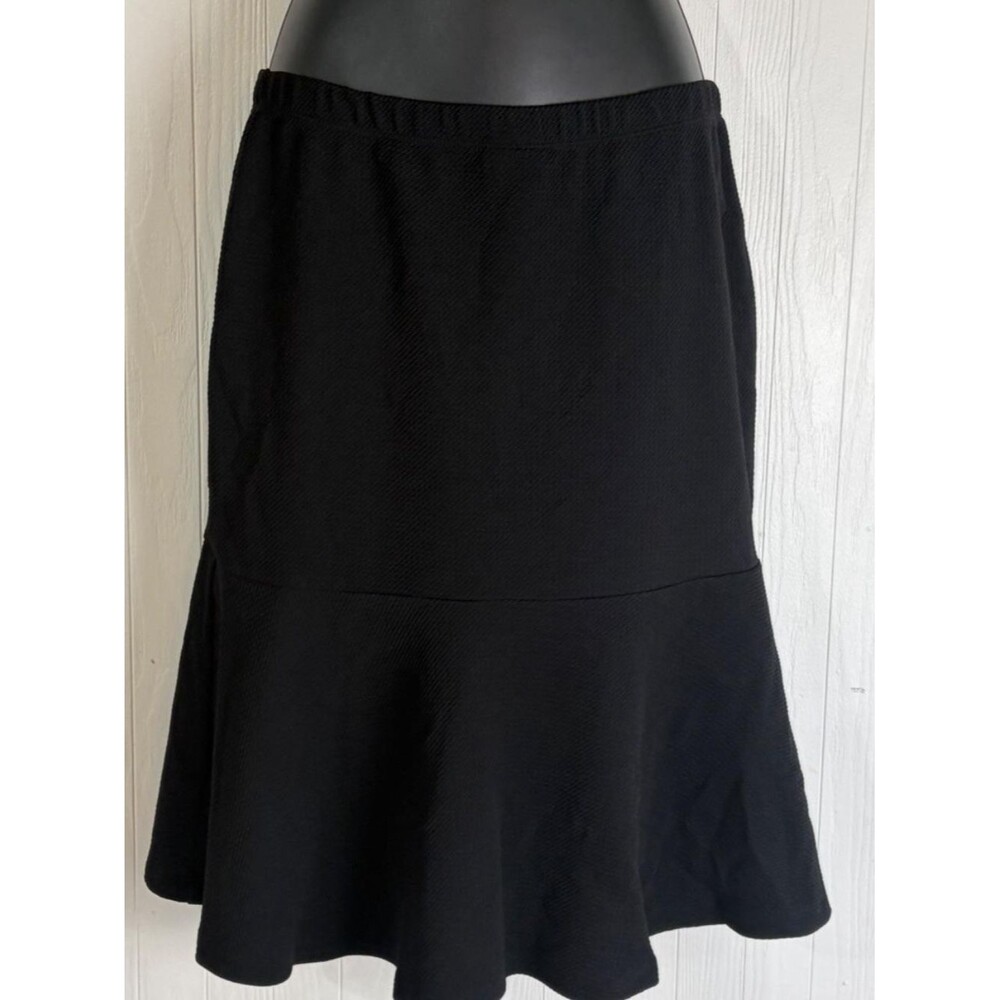 Size Large Bobeau Black Skirt A-line midi with a gentle flare Elastic waistband